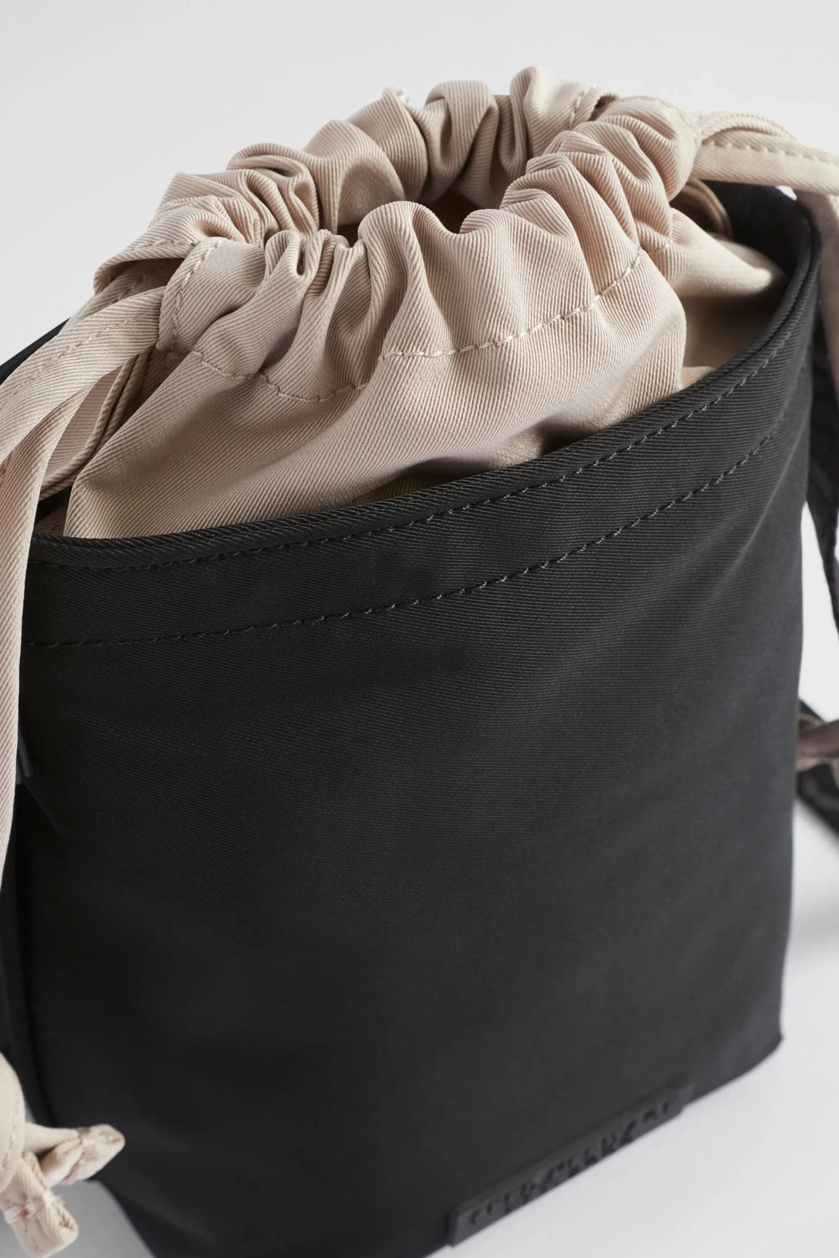 Woman Seed Heritage Cross Body-Drawstring Crossbody